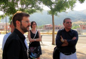 El diputat de Compromís Josep Maria Panyella en una visita a Ròtova, amb representants de Compromís per Ròtova.